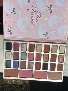 Too Faced Dream Queen Eyeshadow Palette